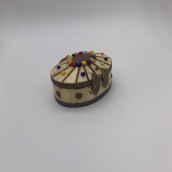 Retro Camel Bone Oval Trinket Box With Art Glass Beads Brass Trim & Clasp - Picture 7 of 11